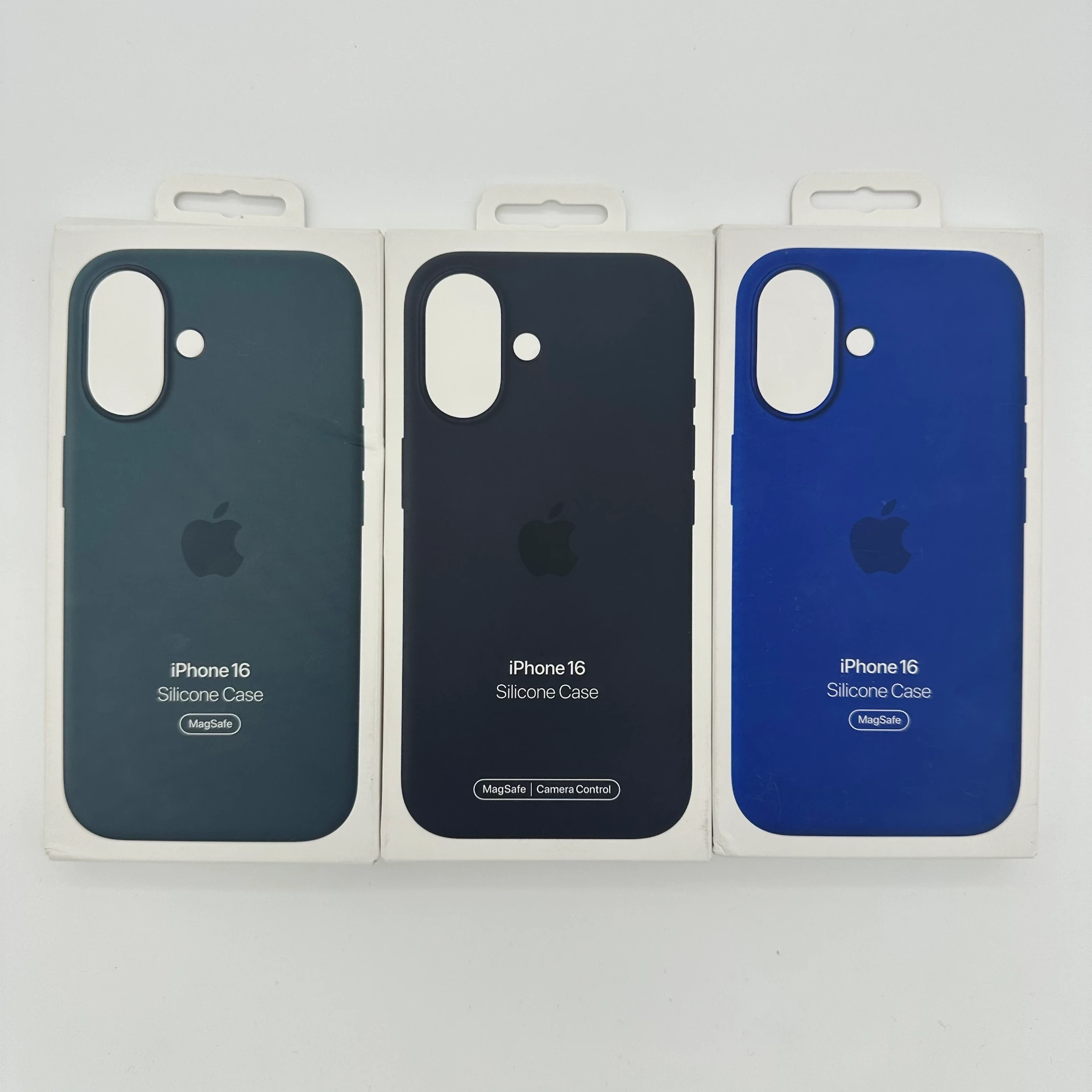 [MYY**ZM/A] Genuine and new - Apple iPhone 16 Silicone Case with MagSafe - Lot of 3