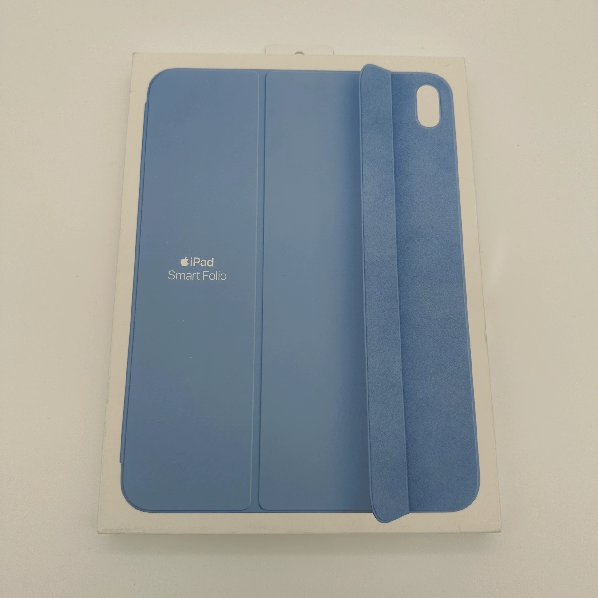 Genuine and new - Apple iPad case smart folio sky for A16/10th gen - MDEQ4ZM/A