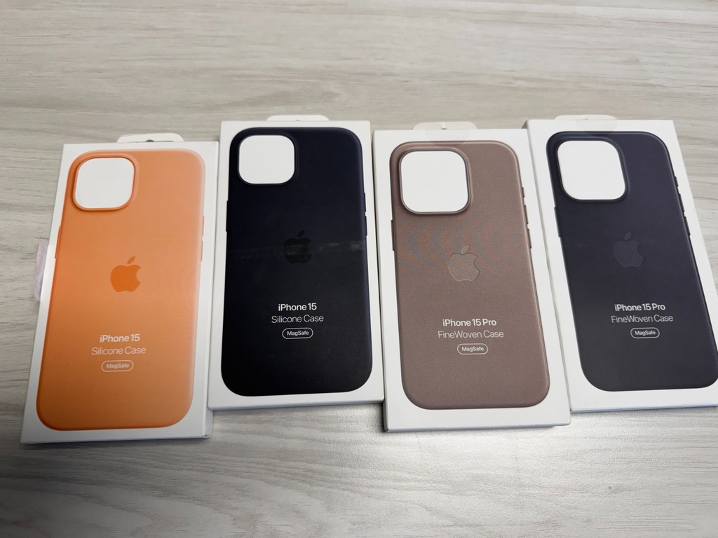 One Genuine Apple iPhone 15 Silicone Case with MagSafe Orange Sorbet Case MT0W3ZM/A