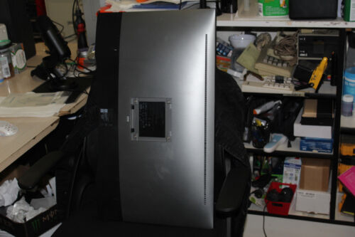 [DLU2717D] Dell UltraSharp 27 U2717D 27in 16:9 InfinityEdge IPS Monitor with HDMI Cable (Renewed)